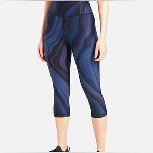 Athleta Women's Accelerate Geode Crop Capri Size large Color GEO Blue/Black